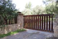 Entrance gate, vertical